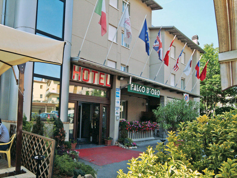 Hotel Falco D'Oro Tole Exteriör bild