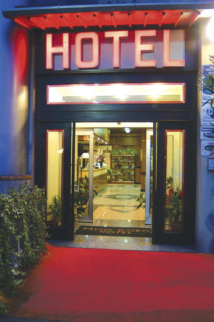Hotel Falco D'Oro Tole Exteriör bild